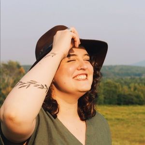 Meet your Posher, Madeline